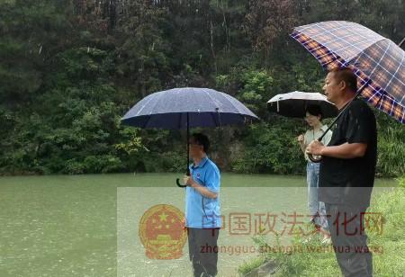闻“汛”而动，全力守护 —省法院驻大坪村工作队防汛救灾和灾后重建两手抓
